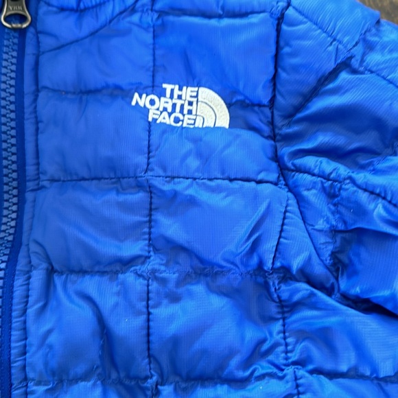 Lightly used North Face blue jacket. - Picture 2 of 6